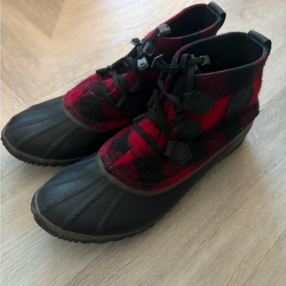 11 SOREL Plaid Ladies Boots